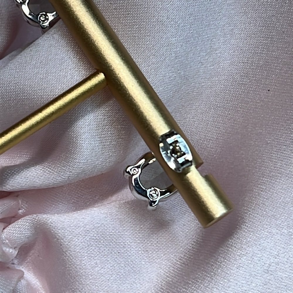 🦢SWAROVSKI STUDS 🦢 - Picture 3 of 9